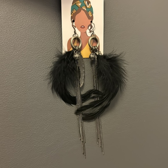 Great Deal Gorgeous Earrings with Black Feather - Picture 3 of 3